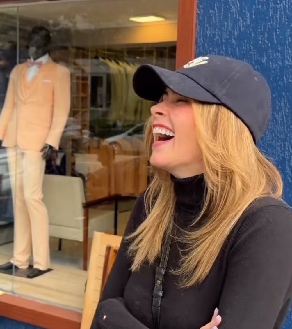 cultblanchett's tweet photo. o sorriso 
o nariz arrebitado 
os olhinhos apertados 
 🤏🏼🤏🏼🤏🏼 https://t.co/FbyIHI4nWn