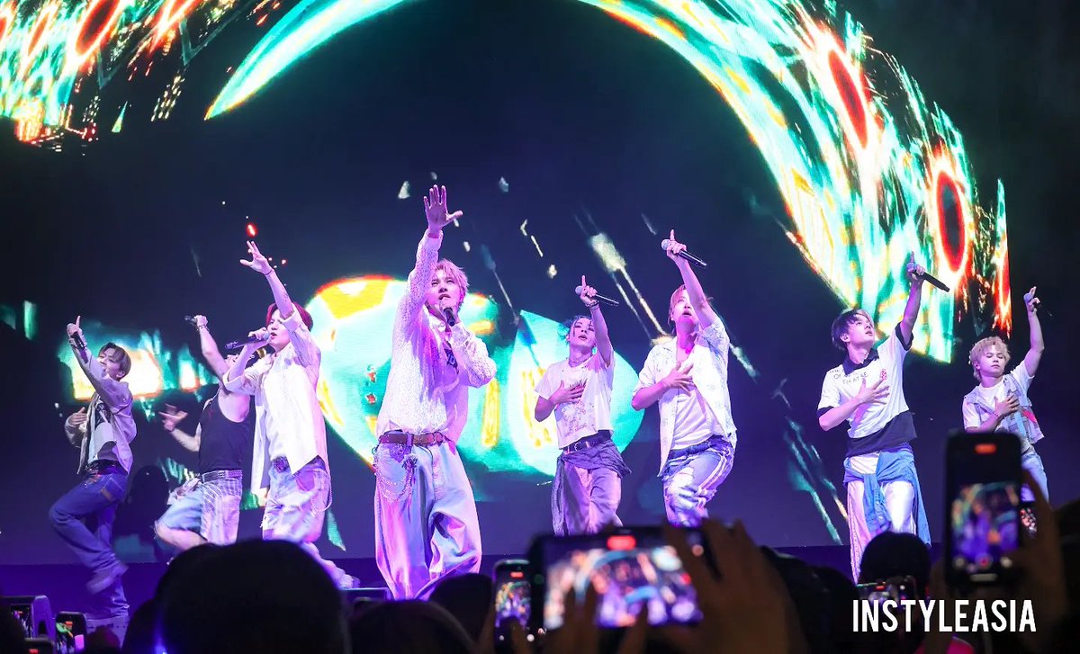 1DERZArgentina's tweet photo. [IG]

Instyleasia en su reporte exclusivo mencionan: "La sinergia impecable de los 8 miembros japoneses. Liderados por Mizuki, el grupo llevó carisma puro al escenario".

 Detallaron que "Neo (ex Produce 101 Japan S2), Souma y Takeru comandaron el ritmo con intensa energía, mientras que Yuga, Ryota, Tsubasa y Reia (ex trainee de HYBE Korea) 
cautivaron al público con su estilo callejero de élite".

"Su habilidad para combinar coreografía sincronizada de hip-hop con moda global prueba que nacieron para el centro del escenario mundial" 🌍✨

🔗https://t.co/TxwYpIbuTq

#ONEOREIGHT #1DERZ #TDKTokyoEPrix @oneoreight__