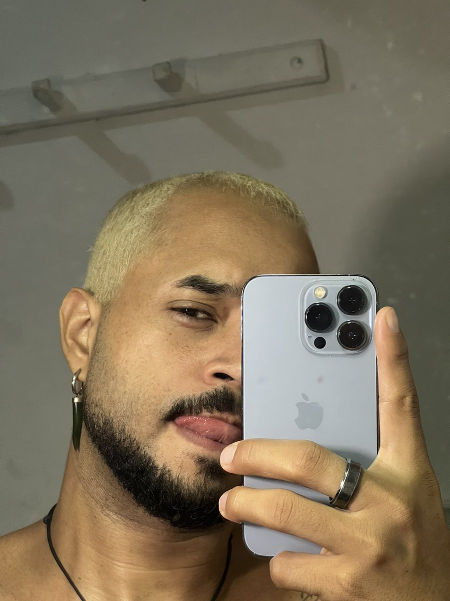 tonebcastro's tweet photo. Pasaron cositas con mi cabello, entramos a la era Blondie o Targaryen? https://t.co/F5XS7h23OE