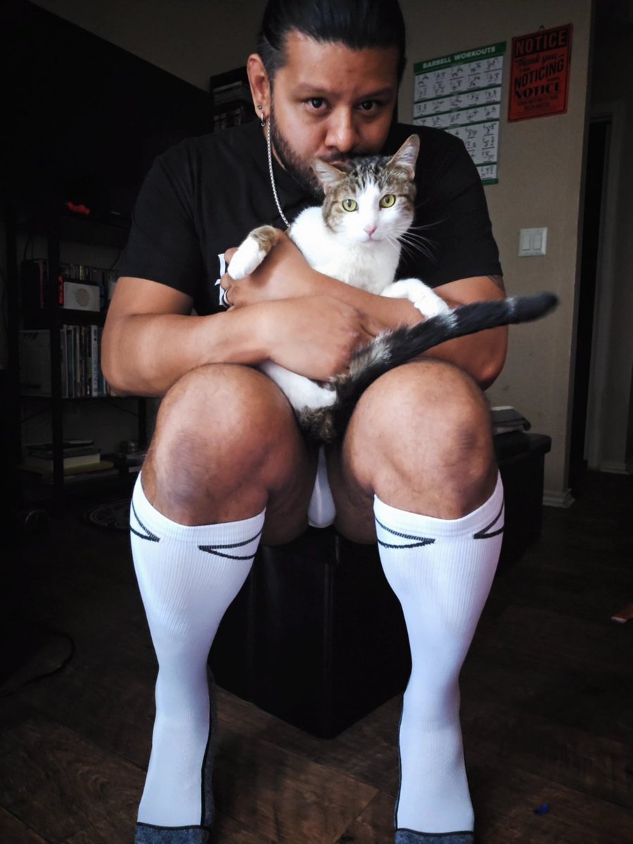 BeastMaster7110's tweet photo. And this is Ickis ๐โค๏ธ๐
#Beastmaster #catdad #catdaddy #menwithcats #guyswithcats #gayswithcats #furbaby #bodypositivity #gaydiabeticlife #gaylatino #gaybear #gaybeast #beefybear #beefymen #beefygay #beefybriefs #compressionsocks https://t.co/hrs6nBdXaU