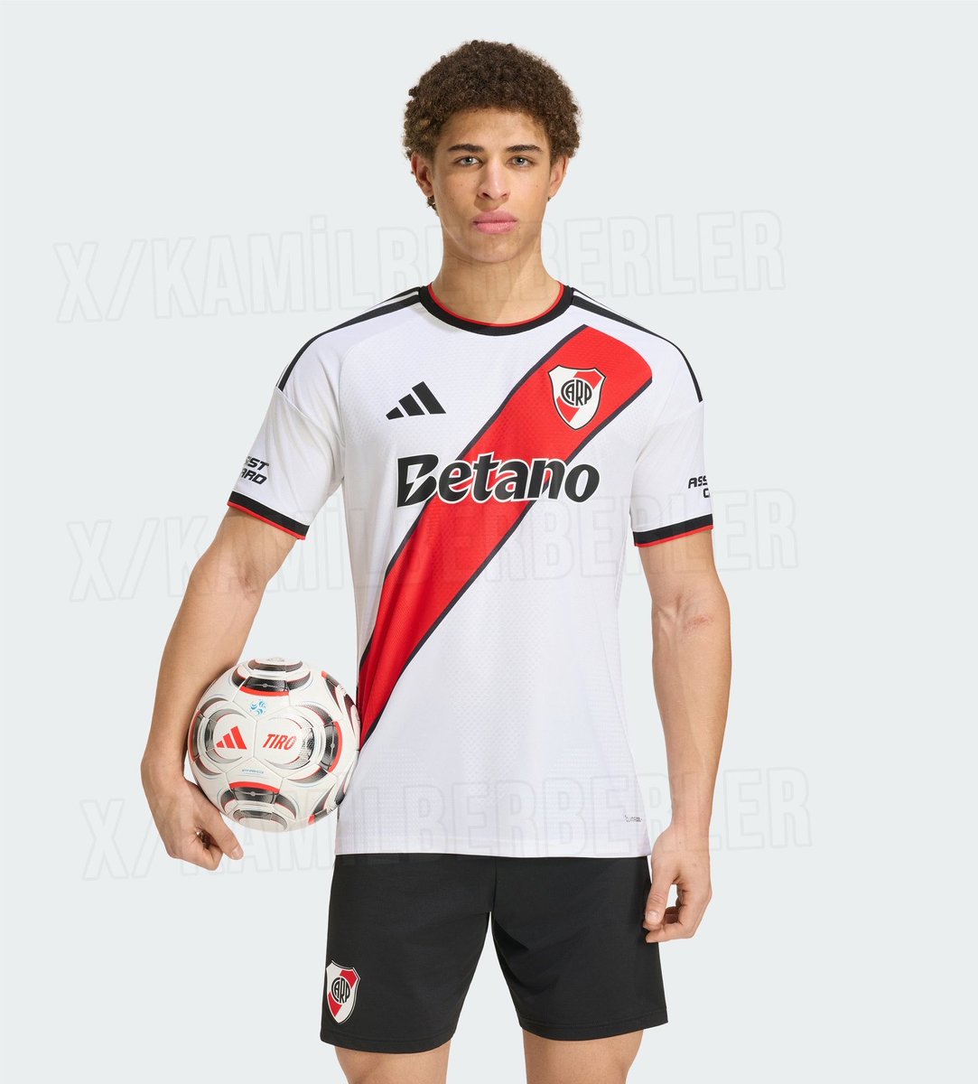 LeaVaquila's tweet photo. 👉🏼 Este miércoles, adidas lanzará la nueva línea home de River. Estará disponible en Tienda River (web) y el local de la marca en el @MuseoRiver. 

Entre los productos nuevos estará la gorra que usaron Otamendi y Coudet. https://t.co/WdXlhOA6ft