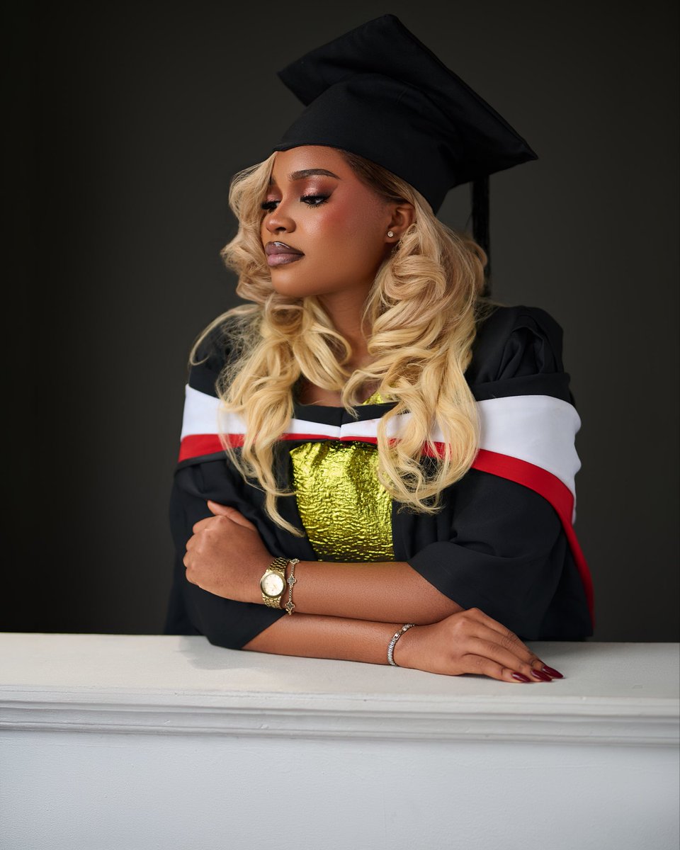 sosothesmith's tweet photo. Congratulations to me!🎓
https://t.co/1MIDX7YLkf. (Hons) Public Health. 
Super grateful to God🩷 https://t.co/iDPvNxDHST