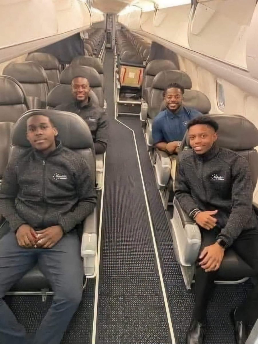 skiistiredasf's tweet photo. 4 young men on their journey to becoming successful pilots 👏🏽 https://t.co/McCXk8kcCK