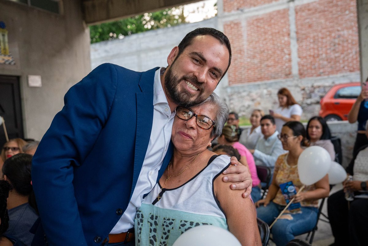 AlanMarquezBe's tweet photo. Con amigas y amigos de Los Olivos y colonias vecinas, mil gracias @MarisaaOrtizMan, Gabriel Villagrana, Lupita y Lolita por el recibimiento y permitirme servirles. https://t.co/g7dRNNgvPr