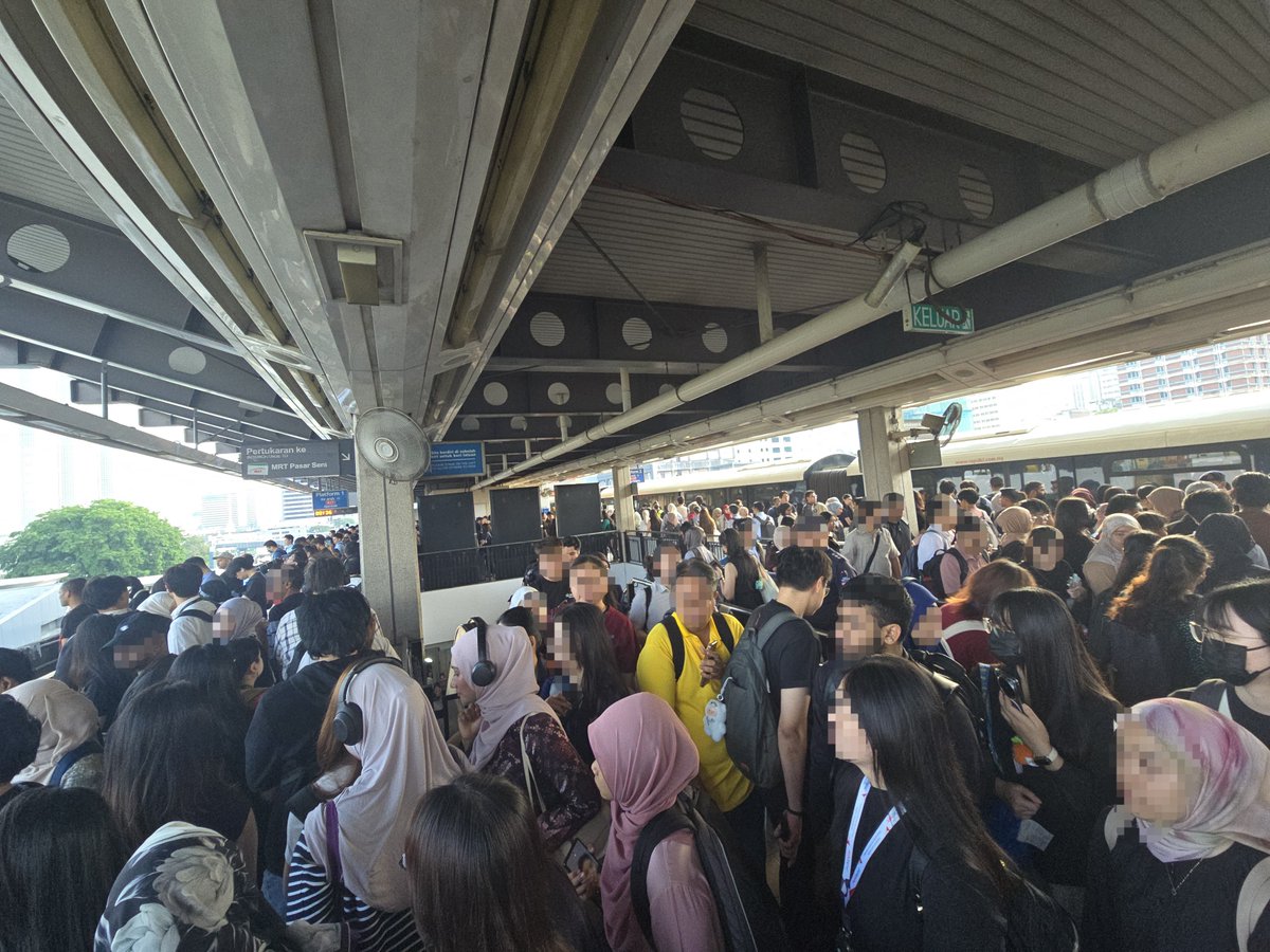 Natcromancer's tweet photo. i don't think making MY50 even cheaper is going to fix this overcrowding https://t.co/8SWIoqWwil