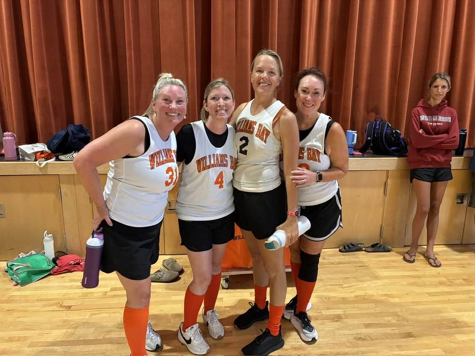 BulldogsGirlsBB's tweet photo. We had a 3x3 tournament/pizza party to celebrate our hard work this summer. In addition to our players, we had a team of moms and a team of alumni (the eventual champs). #Family https://t.co/FjJxxp8zjt