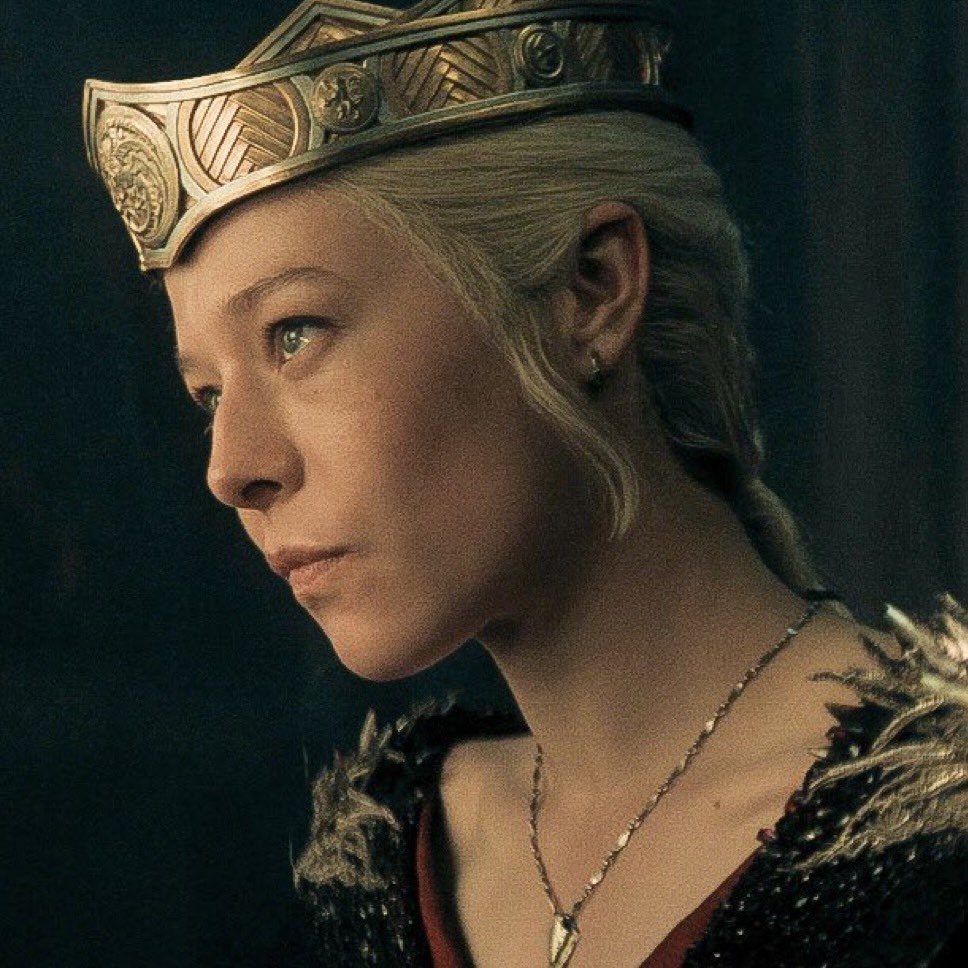 nyrhae's tweet photo. the category is emma d'arcy's neck https://t.co/hRlX0b4XgW