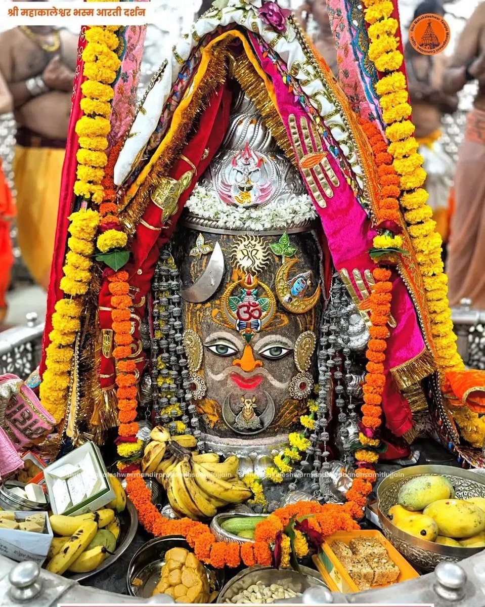 kajal_7729's tweet photo. ॐ महाकाल महाकाय महाकाल जगत्पते।
महाकाल महायोगिन् महाकाल नमोऽस्तुते॥

🔱 जय श्री महाकाल 🔱
28 जुलाई 2026
श्री महाकालेश्वर ज्योतिर्लिंग, उज्जैन
आज भस्म आरती में बाबा महाकाल का यह दिव्य श्रृंगार…
अवन्तिका में विराजमान, अकाल मृत्यु के रक्षक,
महाकाल महादेव को कोटि-कोटि प्रणाम।
जो एक बार बाबा के इस भस्म रूप के दर्शन कर ले,
उसके जीवन से हर भय, हर संकट मिट जाता है।
जय महाकाल 🙏
हर हर महादेव 🕉️