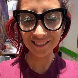 YoAmoaLaCiencia's tweet photo. ¿Dónde quedó una unidad veterinaria móvil para esterilizaciones del gobierno de Clara Brugada?

Ana Villagrán, titular de la Agencia de Atención Animal, recibió en octubre de 2024 un inventario que incluía dos unidades móviles completas con quirófano para esterilizaciones. 

Una acondicionada en la camioneta con placas A-956, qué es la que actualmente se encuentra en operación, y otra instalada en el remolque con placas A-3A5.

Esta última fue dada de alta en 2022 con el número de inventario 5422000046 y un valor registrado de $1,198,289.28.

Las dos unidades fueron presumidas por Mariana Robles como logros de la Secretaría del Medio Ambiente ante el Congreso de la CDMX y se mencionan como unidades veterinarias itinerantes en el Informe de Sheinbaum como jefa de gobierno. 

Sin embargo, en el Segundo Informe de Actividades de AGATAN del 2026 esa segunda unidad ya no aparece. 

Incluso se menciona que existe un único quirófano móvil.

¿Todavía funciona esta unidad móvil para esterilizaciones? 

¿Dónde está esa unidad para esterilizaciones que costó de tus impuestos más de un millón de pesos?