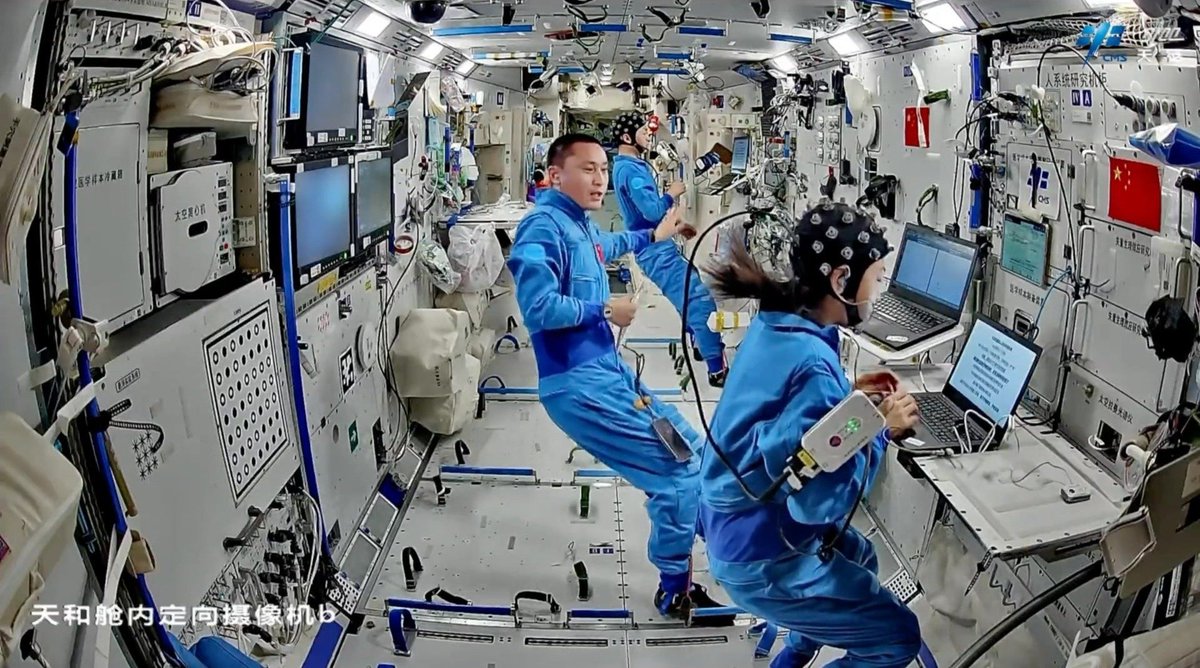 ChinaScience's tweet photo. The Shenzhou-23 astronauts have reached their 60th day in orbit aboard China's space station, carrying out a range of tasks, including multiple scientific experiments, maintenance of the space station complex platform, and in-orbit health management. Recent highlights include:
- A study on gut microbiome changes as a result of long-duration spaceflight
- A force control test to investigate the patterns of fine motor control changes and adaptive learning mechanisms during long-term orbital missions
- Image recognition exercises under various initial conditions using a metacognitive training system