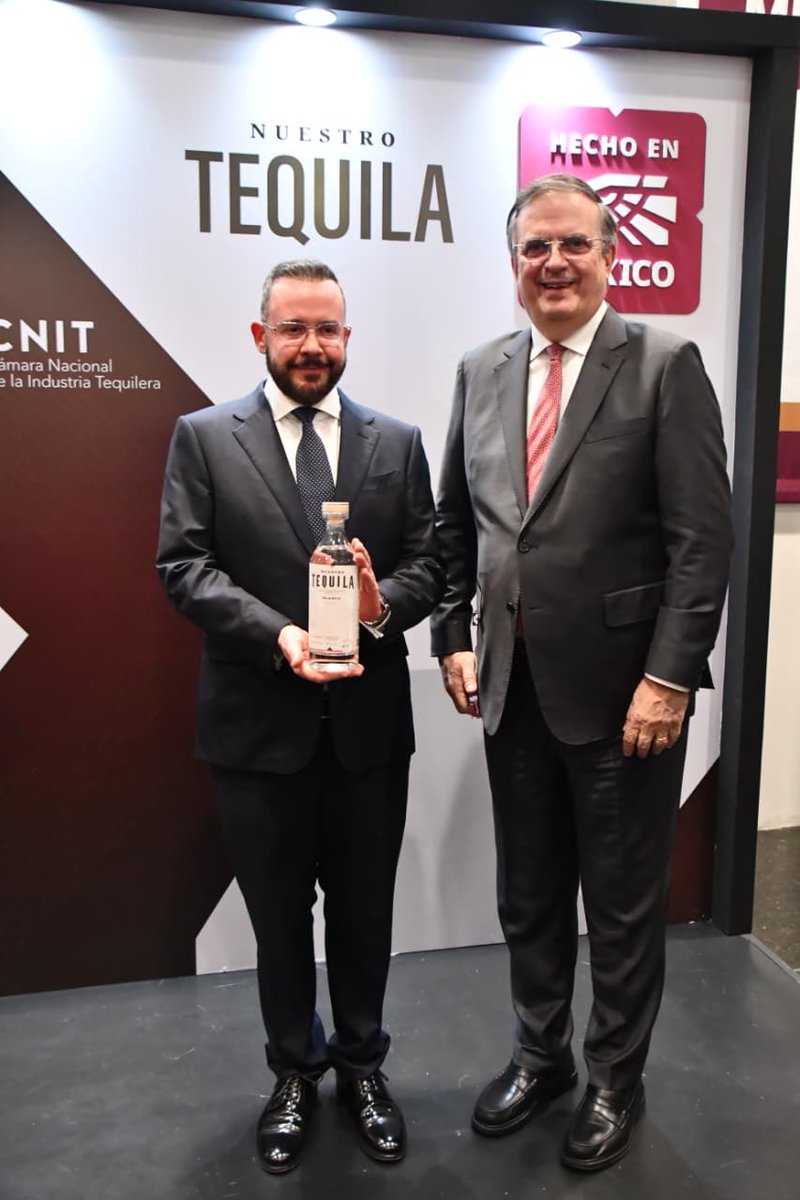 m_ebrard's tweet photo. Recibimos a Roberto Ciprés Cruces , Presidente de la Cámara de la Industria Tequilera, a fin de dar a conocer el plan de trabajo 2026-27 para reducir aranceles de otros países y exportar más tequila al mundo. https://t.co/T4HArwTdGz