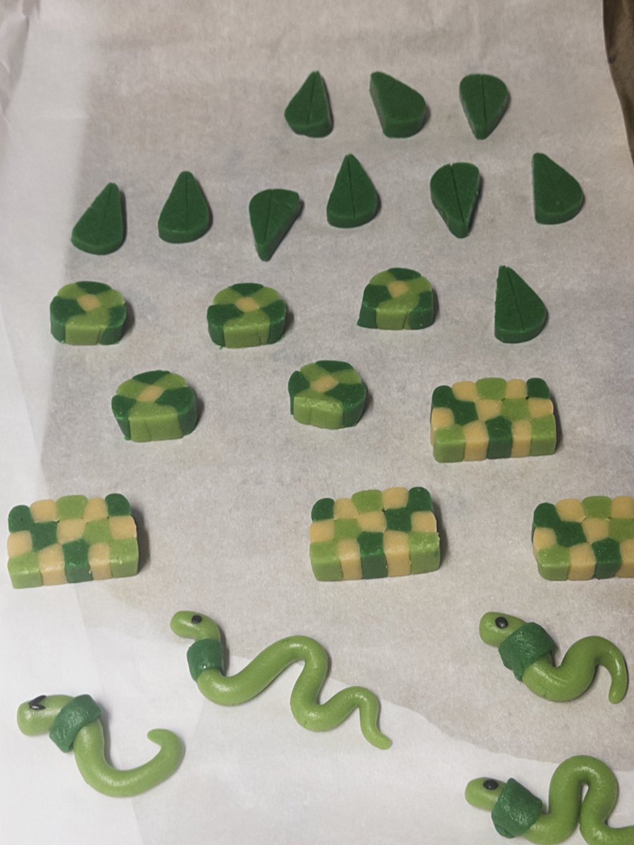 electrobiote's tweet photo. the cookies
so happy to finally get to make apple cookies w some worms https://t.co/IRqz15vqvQ