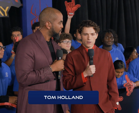 TavernaMarvel's tweet photo. Tom Holland chegou na premiere mundial de #SpiderMan https://t.co/cAaftqn1lO