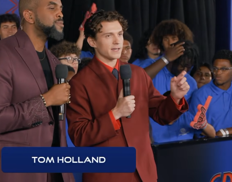 BRMarvelNews's tweet photo. Ele chegou! Tom Holland na premiere mundial de HOMEM-ARANHA: UM NOVO DIA https://t.co/a4SvyKqdLs