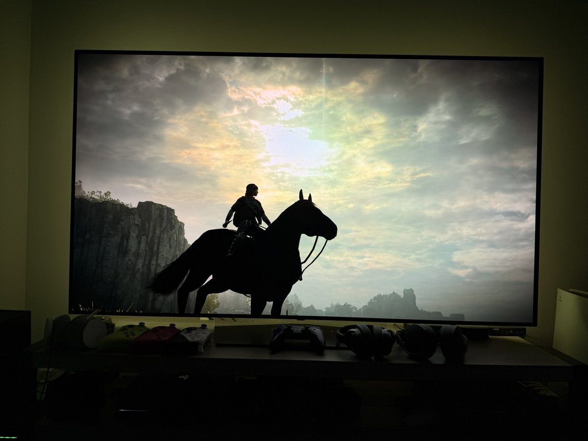 MakgSnake's tweet photo. One of my all time fav video games and more gamers need to experience this masterpiece… #SOTC #ShadowOfTheColossus https://t.co/CGxu8yuiBF