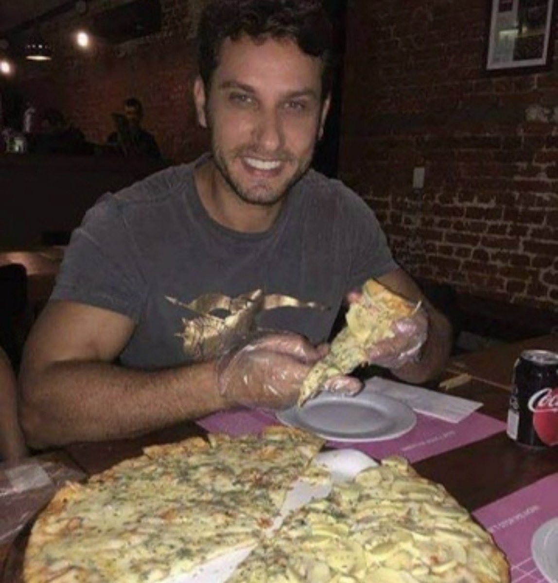 fiorinrod's tweet photo. é descomunal a quantidade de ifood que eu peço https://t.co/icwuM1G3AM