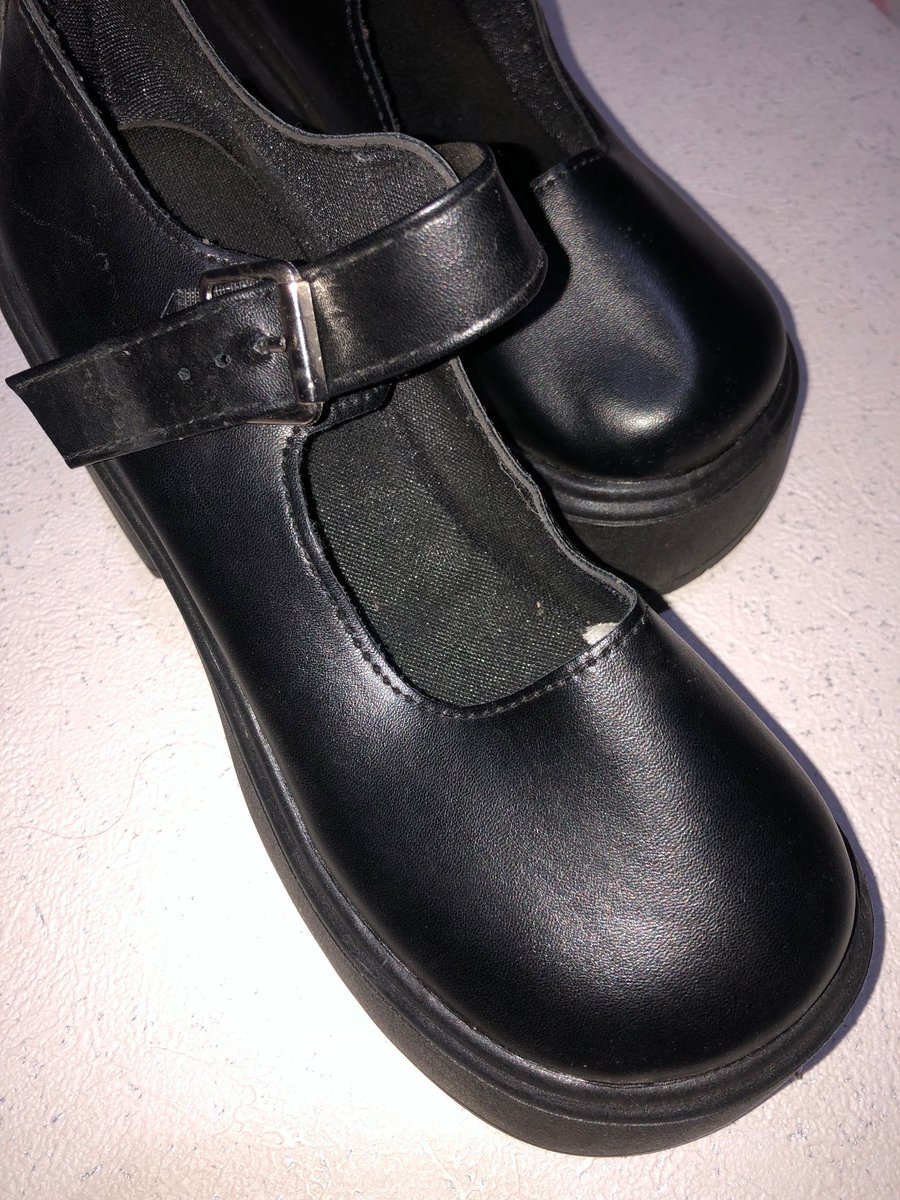 jeeminkook's tweet photo. wts // want to sell

✩ preloved sepatu buat konser
✩ baru dipake sekali
✩ bahan kulit dove
✩ uk 37 (23.5 cm) 
✩ tinggi hak 9 cm
✩ 59k

t. sepatu konser heels tour kpop arirang https://t.co/yW2yKinVLM