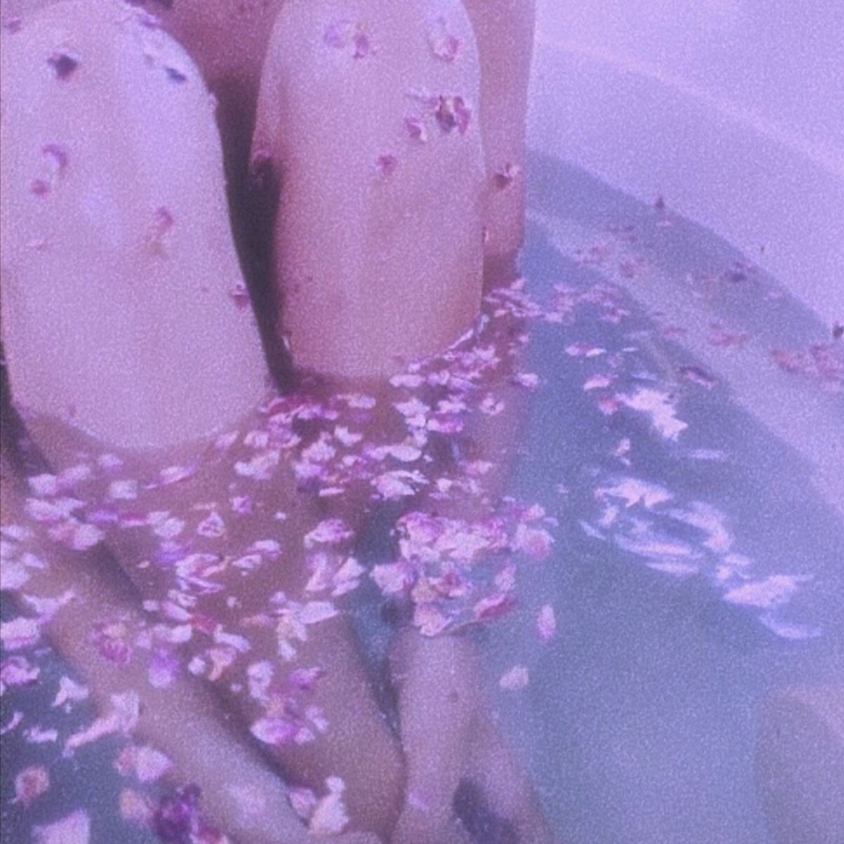 rabidgirlfriend's tweet photo. intro to #nsfwtwt 

⋆.˚ ────୨ৎ──── ⋆.˚
• 26
• she/her
• bi
• certified yearner
• switch (sub leaning)
• soft + hard kinks
• gamer | horror | bookworm | metalhead
• covered in ink &amp; bad decisions
⋆.˚ ────୨ৎ──── ⋆.˚

follow to be mutuals ♡ #moothunt https://t.co/qwwg3vCHxK