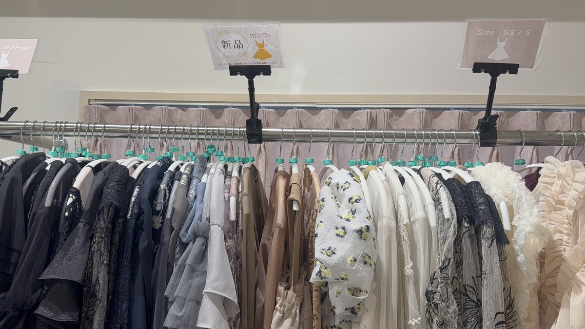 chanyu_smile's tweet photo. 結婚式の参列ドレスレンタルで、ドレスル使ったんだけど良かった❣️👗
・1時間貸切で試着し放題
・全ドレス3,980円、新品もある
・24時間365日やってる
・靴とバッグも借りても7,000円台
・そのまま持ち帰ってレンタル開始

たくさん試着すると、自分に合う服合わない服がめちゃくちゃ分かって良い😂✊🏻 https://t.co/oGXprI4I7v