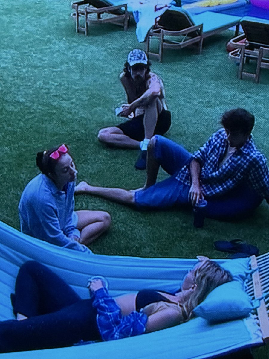 Paige_LF's tweet photo. “Lowkey the squad” - Drew #bb28 https://t.co/iHshAzezJN