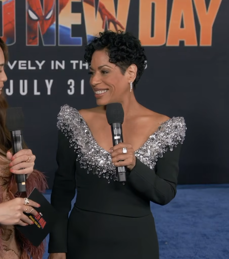BRMarvelNews's tweet photo. Liza Colón-Zayas na premiere mundial de HOMEM-ARANHA: UM NOVO DIA https://t.co/QBfE3GiVjN