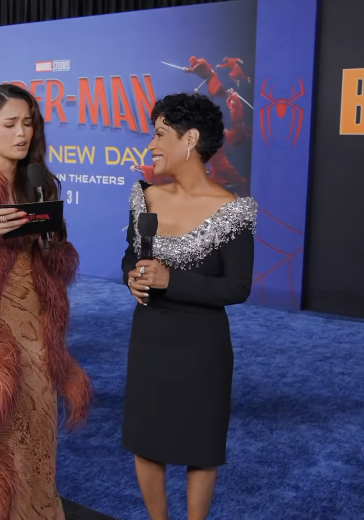 BRMarvelNews's tweet photo. Liza Colón-Zayas na premiere mundial de HOMEM-ARANHA: UM NOVO DIA https://t.co/QBfE3GiVjN
