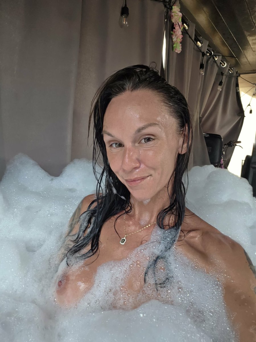 ashafterdark69's tweet photo. Hot summer days + a hot tub full of bubbles... I can't think of a better way to cool off... or maybe heat things up. 😉💦 Come see what else I've been getting into... link's in my bio. 😘

#HotTub #SummerVibes #BubbleBath #MILF #Hotwife #Bikini #ThickThighs #LinkInBio #fypシ #fypviralシ