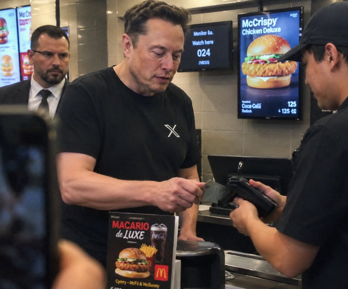 XMONEY_HOOD's tweet photo. Imagine @elonmusk grabbing chicken $TENDIES and paying with $XMONEY. 🍗💰 https://t.co/38892jG8hw