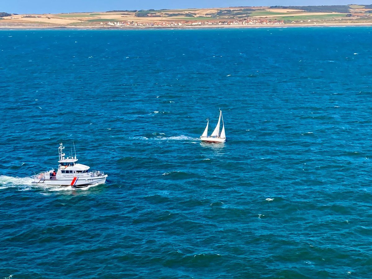 Image de Préfecture maritime Manche et mer du Nord - #Opération d’assistance suite à un incendie sur un voilier au large du Cap Gris-Nez. Engagement de l
