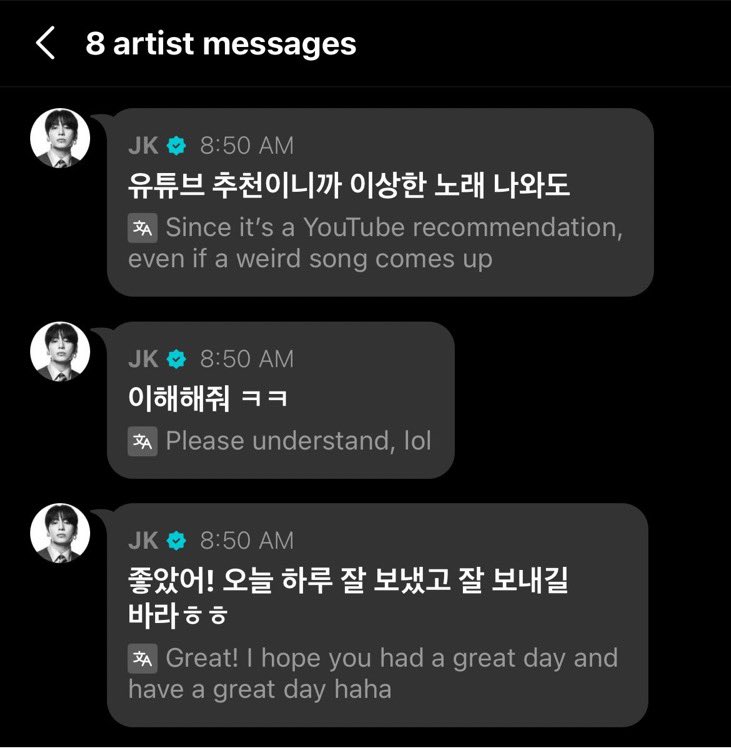 JUNG9795_'s tweet photo. jungkook ada tinggalin komen di live nya dia, 

🐰: “hehe”
🐰: “aku harus pergi dulu ya, jadi gak bakal balik lagi. kalo mau denger lagu ya tinggal dengerin aja”
🐰: “annyeong~” 👋
🐰: “aku jg bakal kangen kalian kok”
🐰: “oh iya, by the way… lagu-lagu yg tadi muter itu bukan playlist aku ya” (knp sih emang?😭)
🐰: “itu rekomendasi dari yutub, jadi kalo tbtb ada lagu aneh yg muncul…” 
🐰: ”…maklumin ya” 😭😭
🐰: “okedeh! semoga hari kalian hari ini menyenangkan, dan besok jg semoga berjalan lancar ya~ hehe” 🥹

lucu bgt jungkook dia tinggalin ini livenya sambil idupin yutub… bingung bgt itu live ntar siape yg matiin klo elu kagak balik?? 😭🤣😭