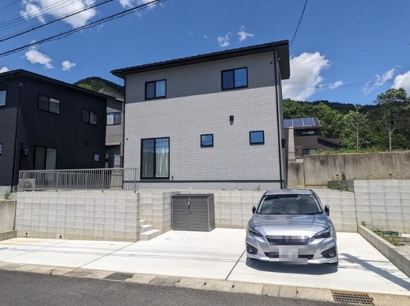 SSK3397's tweet photo. 綾部市田野町に2025年築の一戸建て販売開始致します。広々としたリビングで風通し・日当たり良好です♪
#SSK株式会社 #綾部市 #田野町 #中古一戸建て #不動産
https://t.co/JZxxiPhjXb https://t.co/hYq3njHg7u