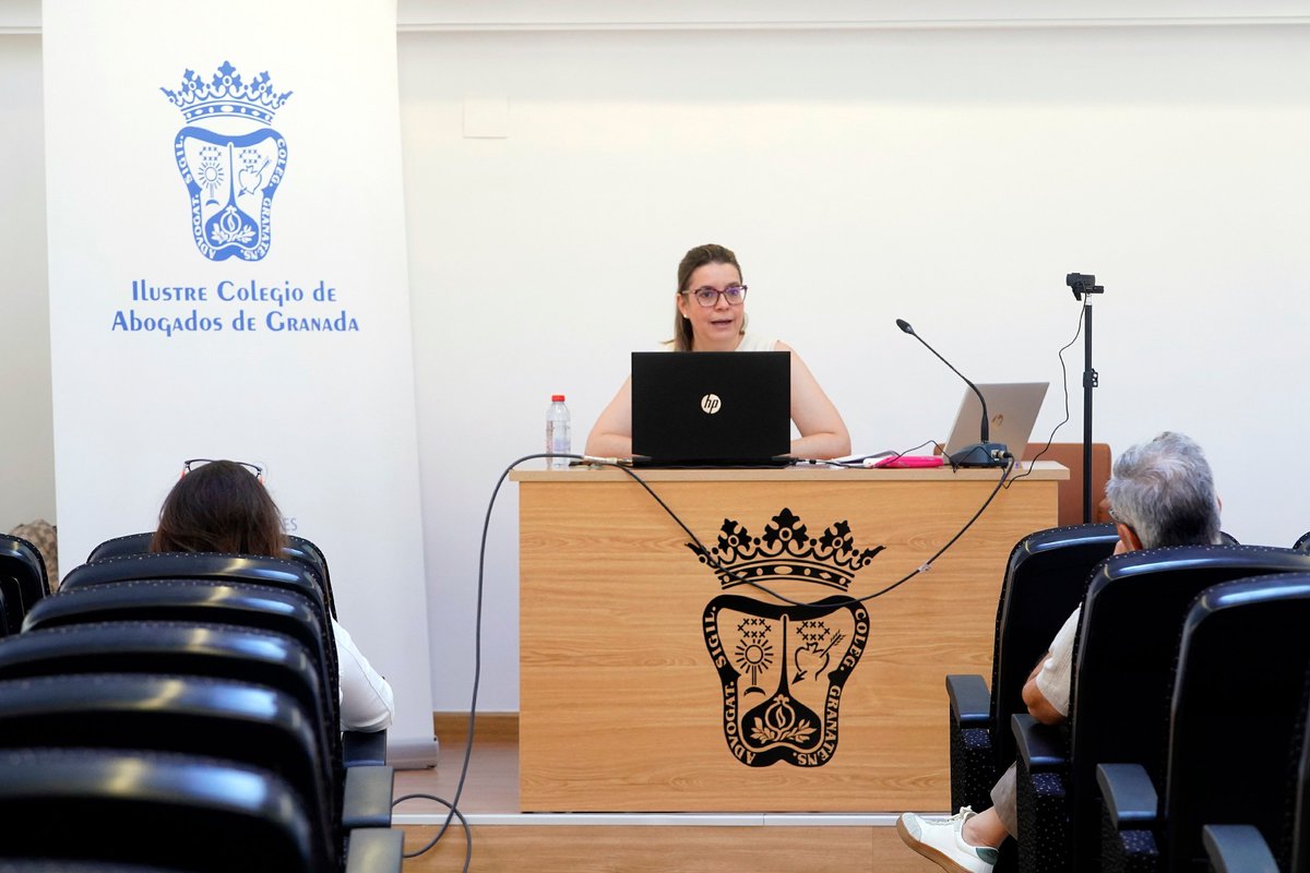 IcagrTwit's tweet photo. 🚀 El programa #Upro se despide con más de medio centenar de #AbogadosDgitales titulados en Granada 👉️ La iniciativa, impulsada por @UProfesional y @Abogacia_es, ha permitido a los participantes capacitarse en #competenciastecnológicas. ¡Enhorabuena!
🔗 https://t.co/dPm4E4VhCj https://t.co/eh6trU5E4n