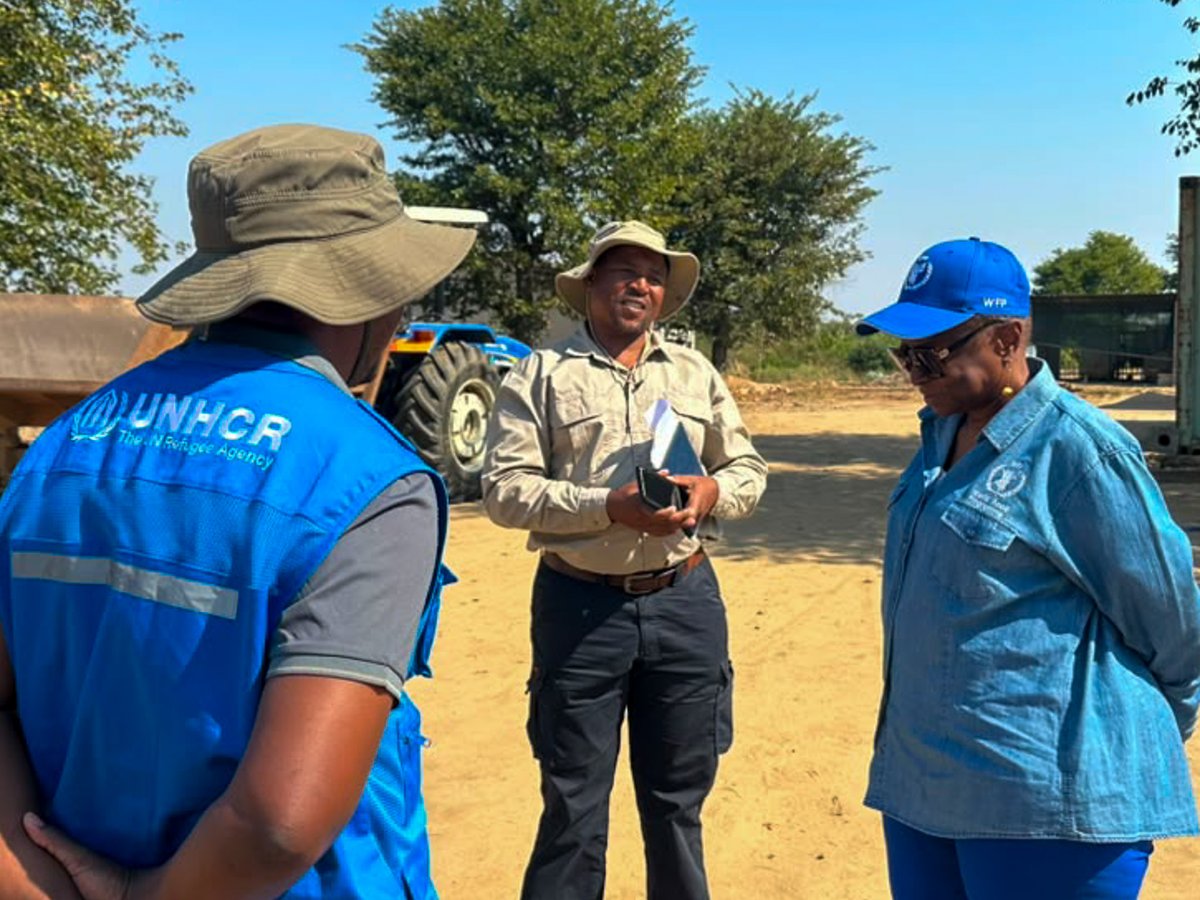 WFP_Zimbabwe's tweet photo. Turning potential into opportunity starts with listening.

@WFP CD @BarbaraTClemens visited Tongogara Refugee Settlement to hear directly from refugees &amp; explore how we can support pathways to self reliance. 

With the right support &amp; opportunities, this community can  flourish. https://t.co/KlYoW5zYUt