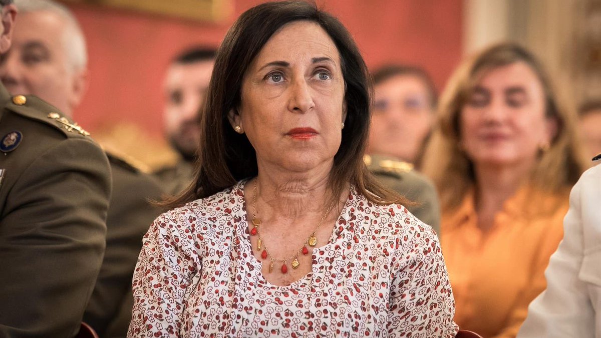 juez_fpresencia's tweet photo. 🔴ÚLTIMA HORA: Habrá crisis de Gobierno, según anticipa el juez Fernando Presencia.

Como dice el comunicado de prensa de ACODAP (la Asociación contra la Corrupción liderada por el juez Presencia), Pedro Sánchez acometerá una crisis de Gobierno para afrontar las dificultades de gestión de los graves incendios que están arrasando el suelo español.

Se trata de los ministros de Interior y de Defensa, directamente implicados en las labores de emergencia y que, sin embargo, no han conseguido quitarse de encima el estigma que ya arrastraban desde el año anterior.

Marlaska además, presenta un evidente deterioro físico y cognitivo, que se hizo patente con los balbuceos que mostró en sus últimas declaraciones públicas y que le ponen ahora en cuestión para capitanear la emergencia nacional, que además él mismo se ha visto obligado a declarar.

Margarita Robles, por su parte, ha desaparecido por completo de la escena política después de saberse que fue ella la responsable del error judicial, que ha tenido a un inocente más de 18 años en prisión por una violación que nunca cometió.

Hay que tener en cuenta que tanto Grande-Marlaska como Margarita Robles han sido denunciados ante la AAI por tener cuentas en paraísos fiscales.

En concreto, FERNANDO GRANDE MARLASKA y su marido tienen 20.000.000$ en la oficina central del Citibanamex en Monterrey.

Y MARGARITA ROBLES tiene ingresado en cuentas bancarias de diversos paraísos fiscales (Caracas, Lisboa, México y Suiza), más de 6.000.000€