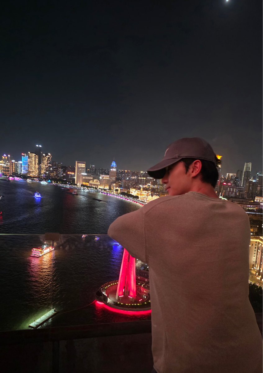 sunow_4rh's tweet photo. 짧은 시간에 밥도 먹고 사진도 야무지게 찍어왔네! 기특해🫳🫳🫳 https://t.co/ML2VpLX2r2