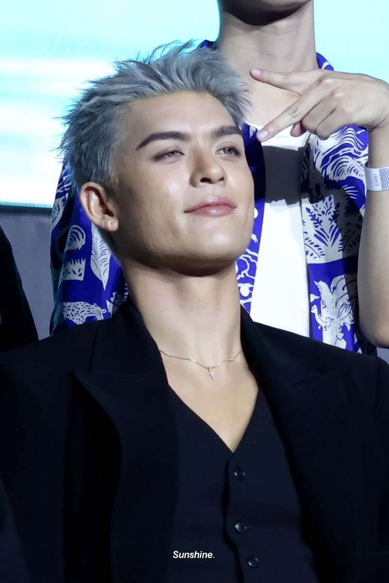 Sunn_0105's tweet photo. หล่อเกินนนนนนนนนนน

#JossGawinConcert
#JossWayar https://t.co/mFJSOqgGid