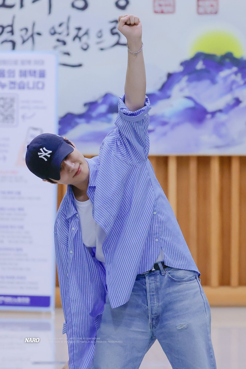 nar0_k's tweet photo. 260728  얏호 일위가수다~
 #데이식스 #DAY6 #영케이 #YoungK https://t.co/xmMhYNDL09