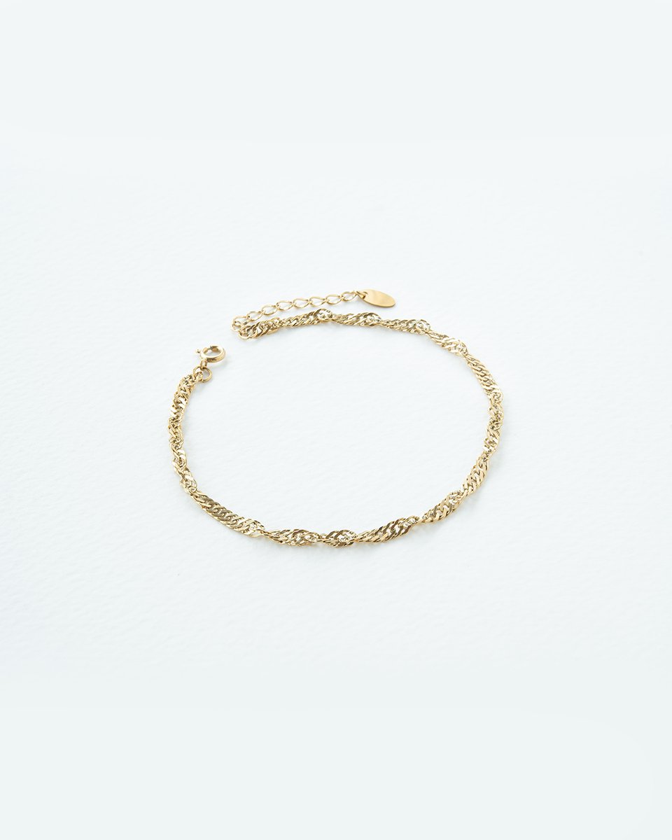 accessory_PePe's tweet photo. 歩くたびに美しく輝く、ダブルスクリューチェーンのアンクレット✨立体感のあるチェーンが光を反射し、足元を上品に演出。

https://t.co/S7A8NionrG

#アクセサリーぺぺ
#アンクレット
#ゴールドアンクレット
#チェーンアンクレット
#足元コーデ https://t.co/zm95U5my8W