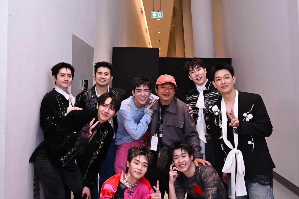 kmzs_iwa's tweet photo. น่ารักมากพี่ก๊อปกับเด็กๆเจลบอยพี่เคโอติก https://t.co/ORpVfFbUwa