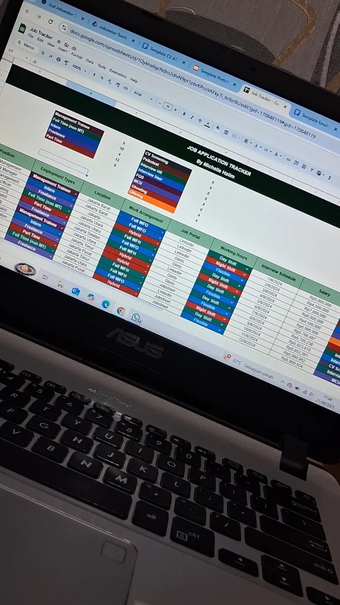 ichelishere's tweet photo. Udah ada 30 list pertanyaan yang paling sering ditanya pas interview HRD, Usher, sampai tahap final. 

Gak cuma itu aja, isinya juga include CV ATS, Portofolio, Jobtracker, dan Format Email Kerja. Yang mau bisa akses disini : https://t.co/GHsj9F4PL6 https://t.co/wGImX6CQjD