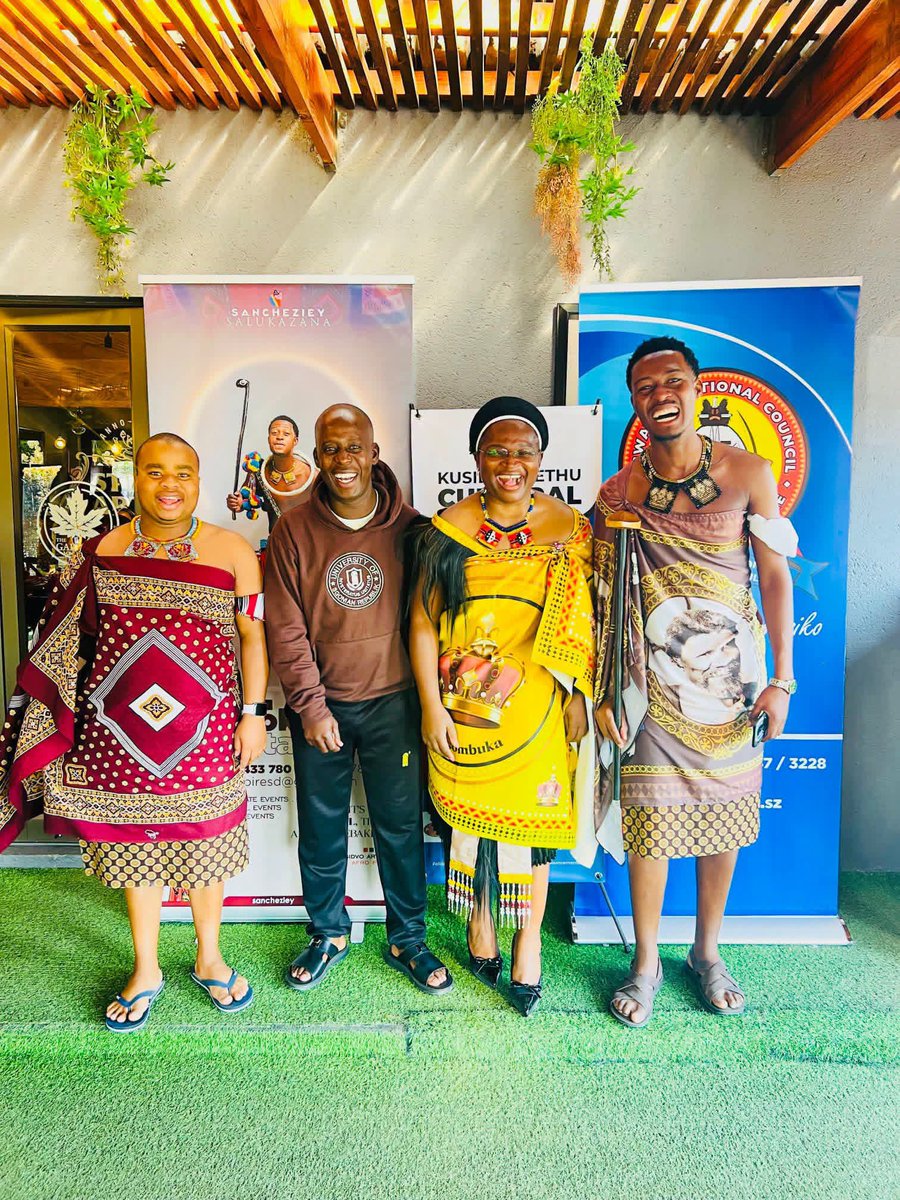umhlangaswz's tweet photo. Seen at the launch of Kusile Kwetfu Cultural Celebration and Sancheziey's 'Umntfwana weLive' Album Listening Session in Mbombela 💚🇿🇦
Emaswati came out in numbers to support this cultural phenomenon. #SwatiMusicReimagined #proudlyswati #swati https://t.co/eB3aiM8WRD