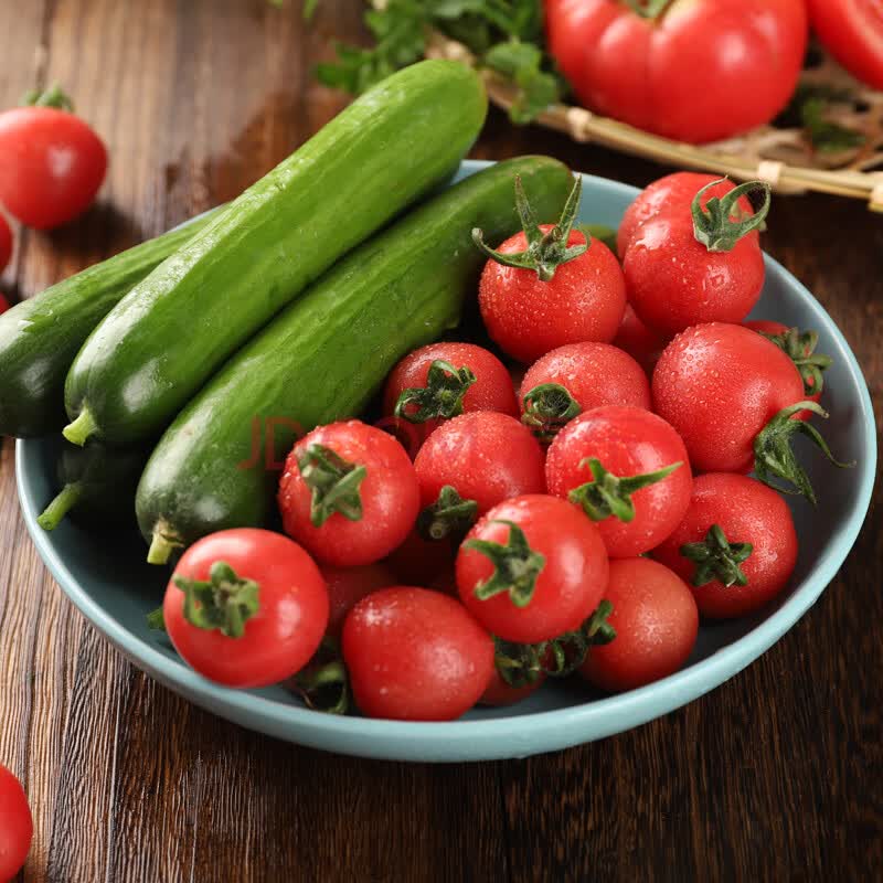 232708s's tweet photo. Stock up on fresh cherry tomatoes, romaine lettuce, and free-range eggs this weekend! Perfect for quick weeknight salads and breakfast wraps. Local farm stand has 20% off all produce today. https://t.co/zG9XhwluAz