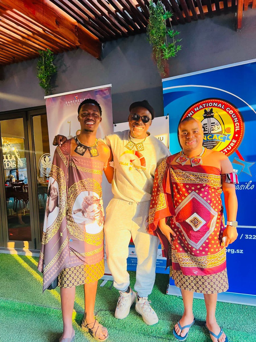 umhlangaswz's tweet photo. Seen at the launch of Kusile Kwetfu Cultural Celebration and Sancheziey's 'Umntfwana weLive' Album Listening Session in Mbombela 💚🇿🇦
Emaswati came out in numbers to support this cultural phenomenon. #SwatiMusicReimagined #proudlyswati #swati https://t.co/eB3aiM8WRD