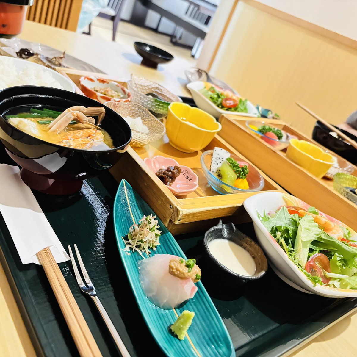 ummp_pp's tweet photo. 天気わるくて富士山見えたの1回しかなかったんだけど
おいしいのたくさん食べて幸でした🫶🏻 https://t.co/3rzzgJz0kX