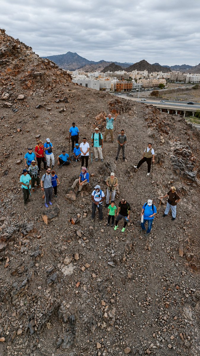 hikingtaibah's tweet photo. جبل المكيمن
معلم من معالم #المدينة_المنورة له مكان تاريخي واحداث وقصص في السيرة النبوية وطابع جغرافي لاطلالته على وادي العقيق الذي صلى فيه النبي صلى الله عليه وسلم . ولهاكينج طيبة وقفه من على سفحه وأعالي قمته تعريف الفريق المشارك بهذه القصص والاحداث والمعالم برفقة  المرشد السياحي الاستاذ وضاح العود
@AAluod
#وزارة_الثقافة 
#هاوي
  مشاهد ممتعة ومحتوى مفيد

https://t.co/OPkjpdS74c
