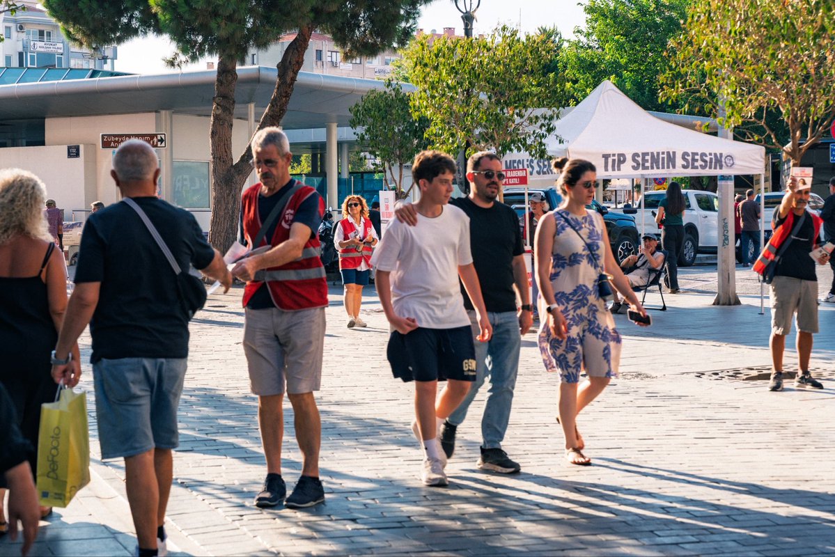 tipizmiril's tweet photo. Bir Yol Var!

Parti Sözcümüz Sera Kadıgil’in katılımıyla 30 Temmuz’da gerçekleştireceğimiz halk buluşmamız için bildirilerimizi dağıttık, mahallelerimize afişlerimizi astık.

Bağımsızlığı, demokrasiyi ve sosyalizmi konuşmak; eşit ve özgür bir Türkiye mücadelesini birlikte büyütmek için tüm halkımızı buluşmamıza bekliyoruz.

📍 Bostanlı Yasemin Kafe Önü
🗓️ 30 Temmuz Perşembe
🕗 20.00
