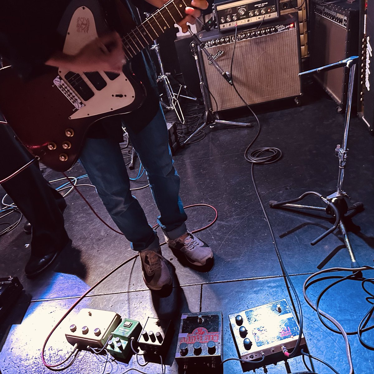 SHIBA_JACK's tweet photo. こないだ立川で対バンした若手The Station Youth (23才？)の機材がおかしかった。どう考えても金持ちおじさん。(かっこよかったです！) https://t.co/YGkpuwYpFI