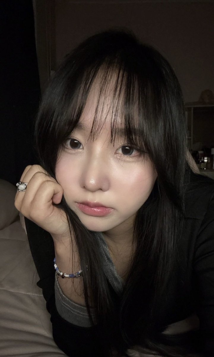 leeso917's tweet photo. 05 송승은
씨발 얼굴 보자마자 자지 바로 섰다 ㅋㅋ
청순하고 예쁜 얼굴에 눈 크고 입술 도톰한 게 진짜 음란 그 자체다
빨통은 흰 티셔츠 입은 사진에서 봐도 상당히 크고 탱탱해 보이고
허리 라인도 잘록하면서 엉덩이 라인이 예쁘게 빠져서 뒤에서 박기 딱 좋게 생겼네  
#지인박제 #능욕 https://t.co/KvdUc9aNc1