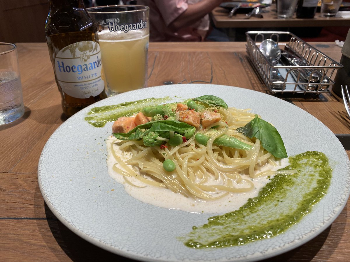 manbou193's tweet photo. 久々に会う友達と栄のHAELAの店名が読めないイタリアンのお店でランチしました❣️
ビール1杯1100円🍺高っ‼️
ピエールマルコリーニさんのお店では熊谷真実さんと東海テレビの高井アナウンサーがロケをしていました📹
みんなで(熊谷さん)「顔ちっち��‼️」と言いました😆
#HAELA https://t.co/E56337Dj9O