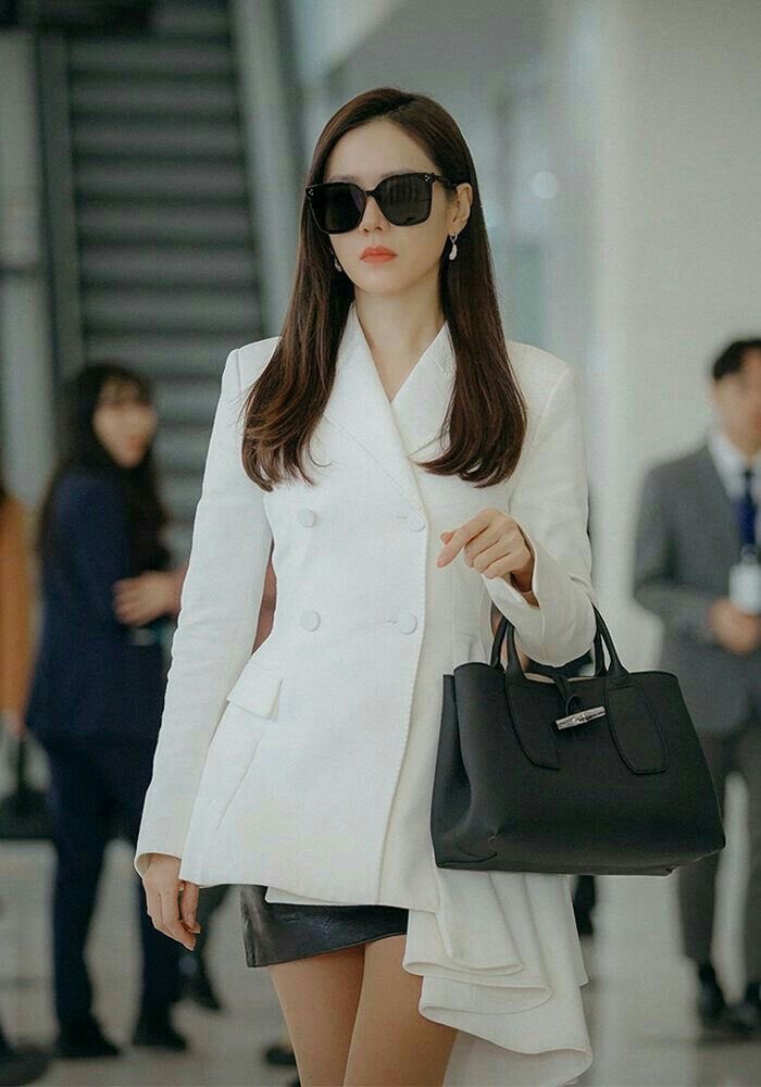DaebiMama001's tweet photo. Who is your favorite female CEO?

1. Yoon Seri - Crash Landing on You
2. Do Do-hee - My Demon
3. Hong Hae-in - Queen of Tears
4. Seon Hui-ju - Perfect Crown https://t.co/GfUGW2npwI